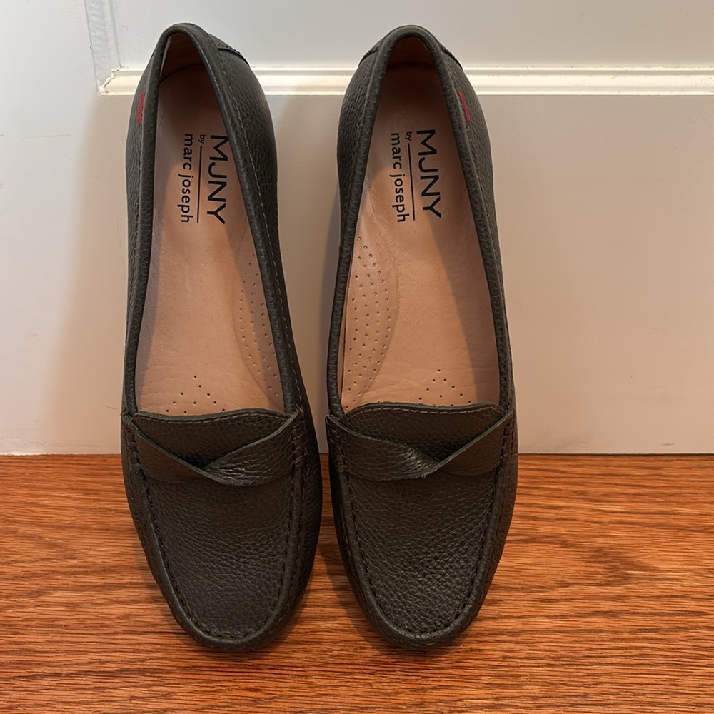 MJNY by Marc Joseph Beverely Road pebbled leather loafers in green / gray - Picture 5 of 15